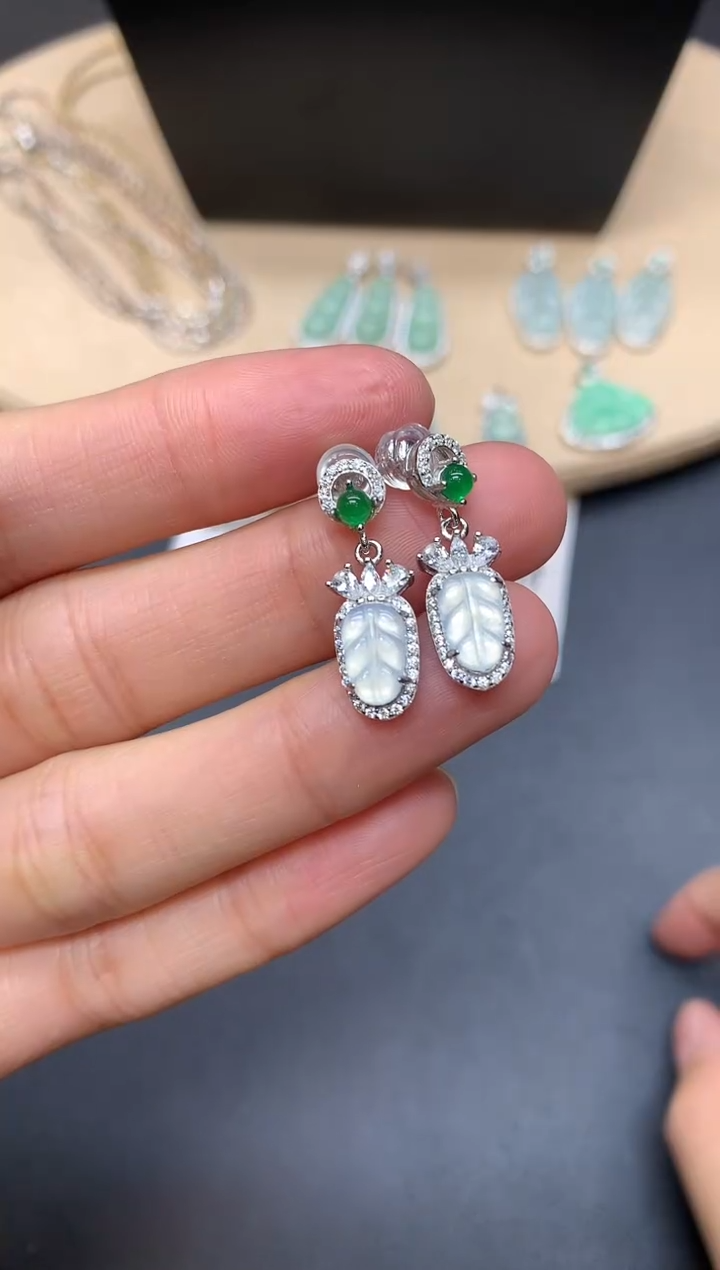 【闪购商品】翡翠耳饰银S925镶嵌叶子【多样性发其一】