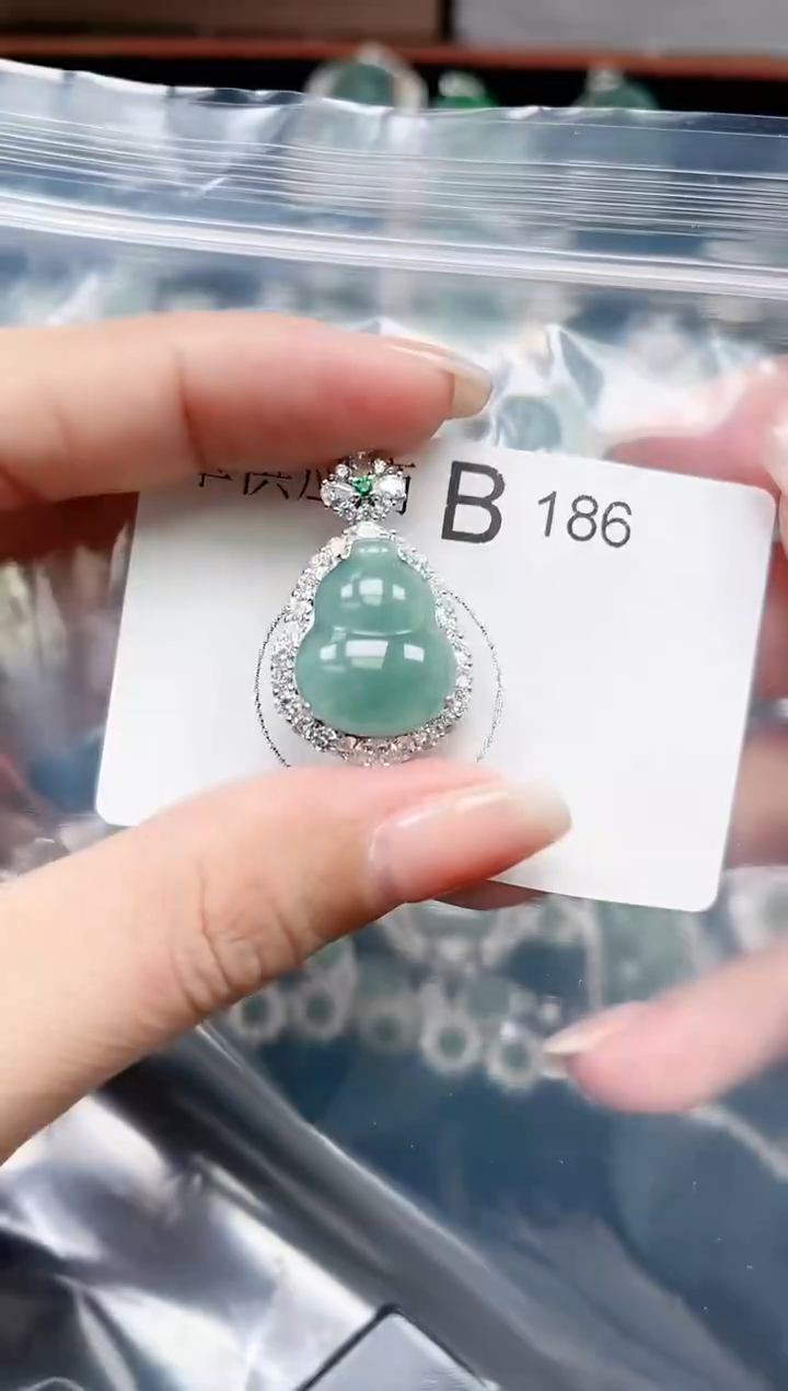 【闪购商品】翡翠颈饰未镶嵌186赠皮绳