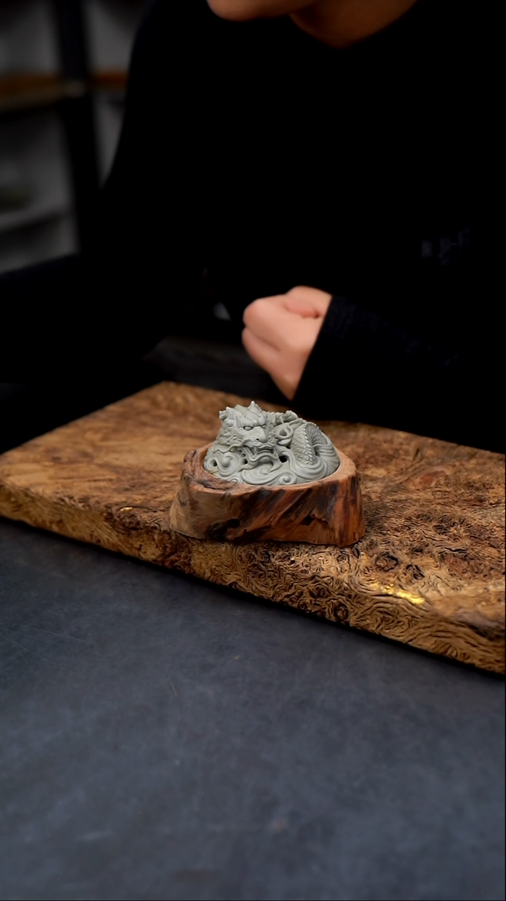 松花石崖柏龙香炉