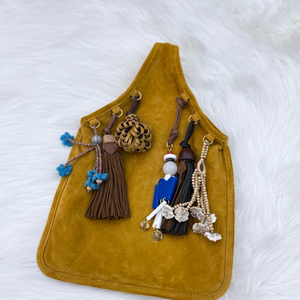 现现顶板板25年夏季新款流苏羊胎绒手包