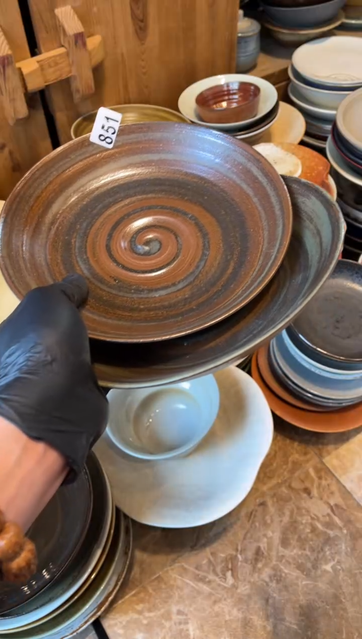 【闪购商品】瓷片851，2只（含1瑕棕棕刷釉锅盘菜盘