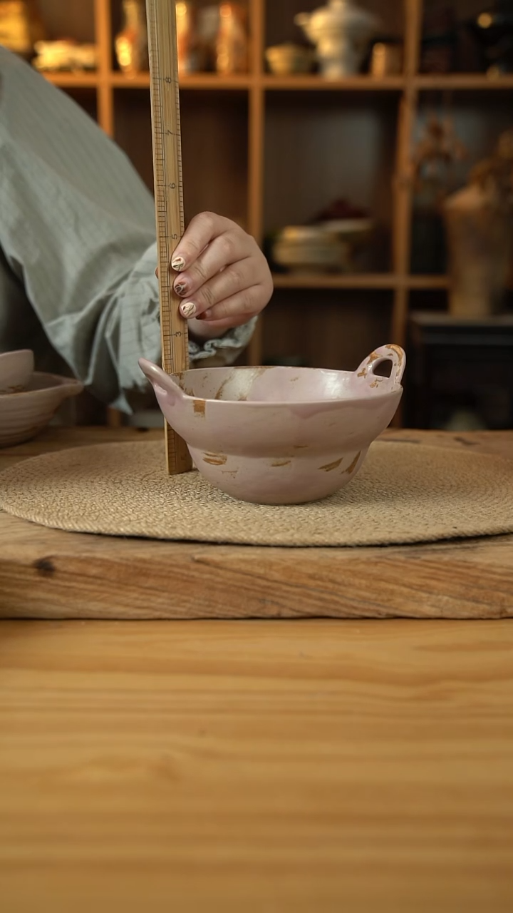 橡皮粉系列的6英寸双耳镂空葫芦碗1个