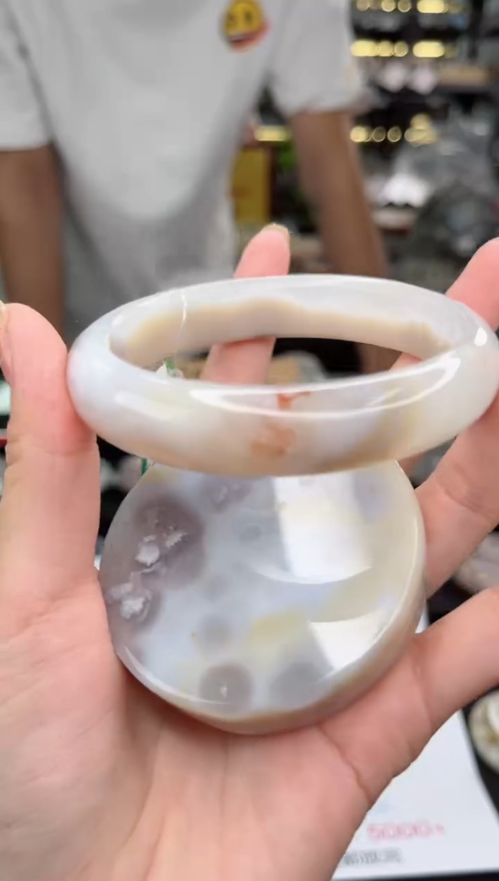 【闪购商品】石英质玉手镯未镶嵌64圈口（不退不换）1111681