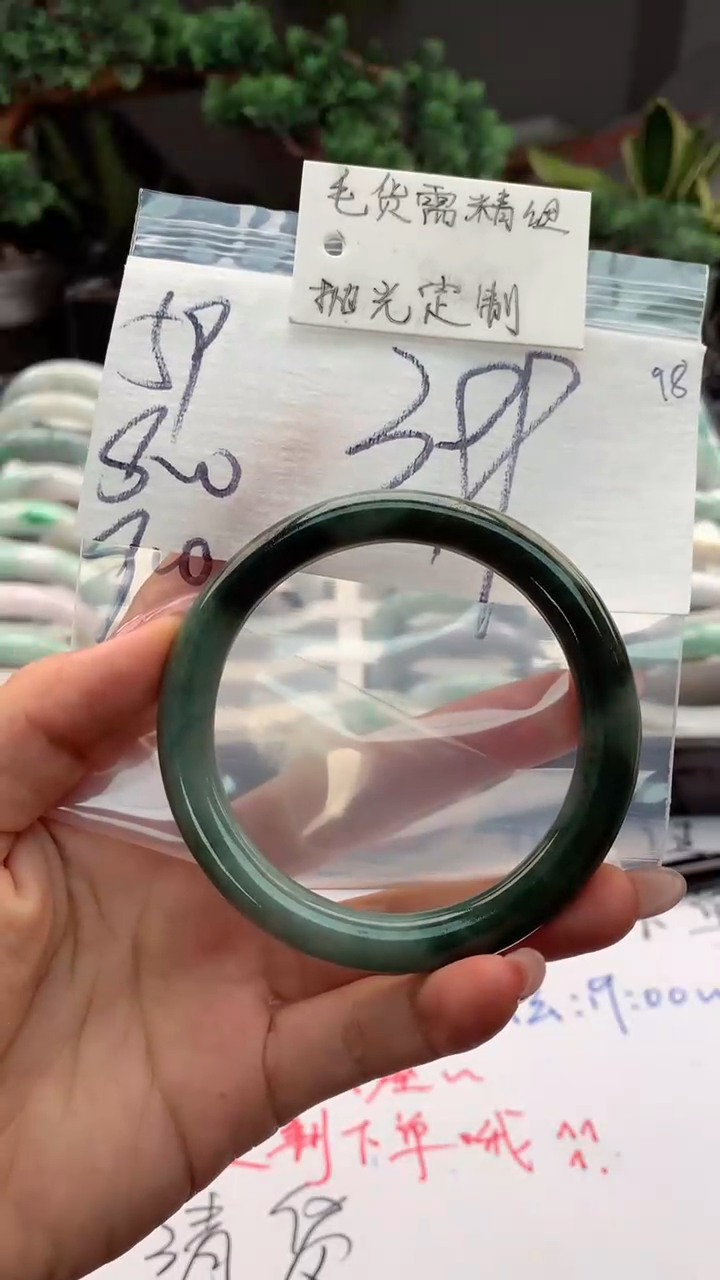 定制翡翠未镶嵌毛货需精细抛光+多人