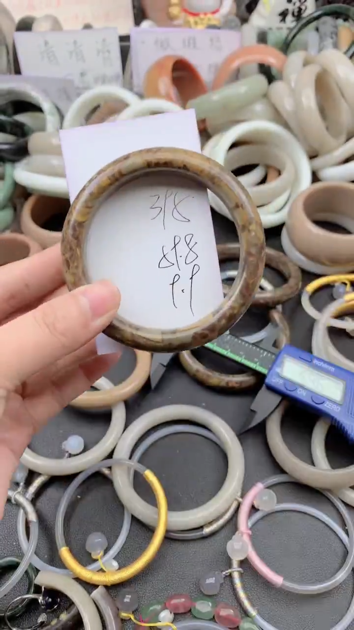 未镶嵌手镯石英质玉395