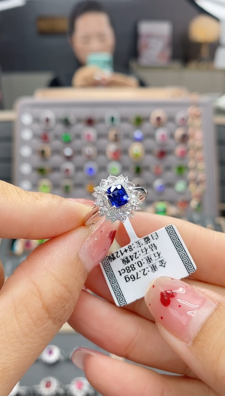 【闪购商品】蓝宝石戒指18K金镶嵌0.88    