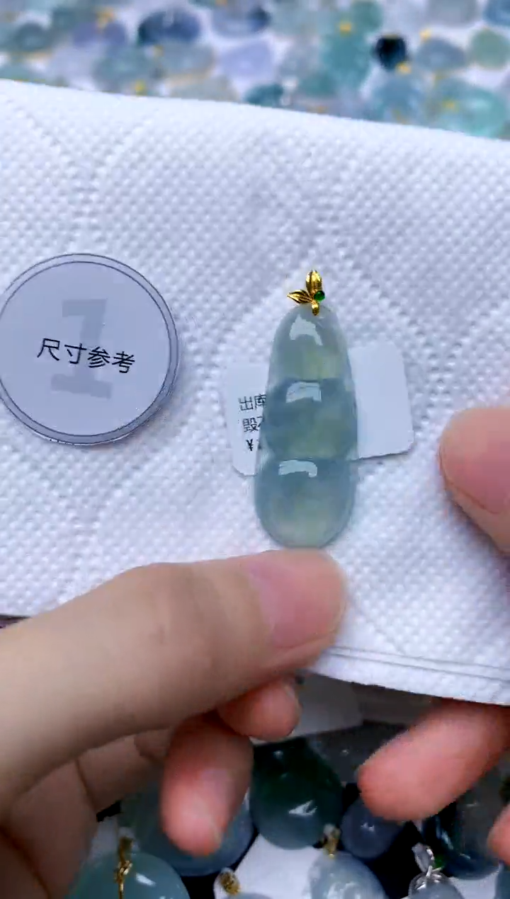 颈饰18K金镶嵌翡翠天然A货翡翠