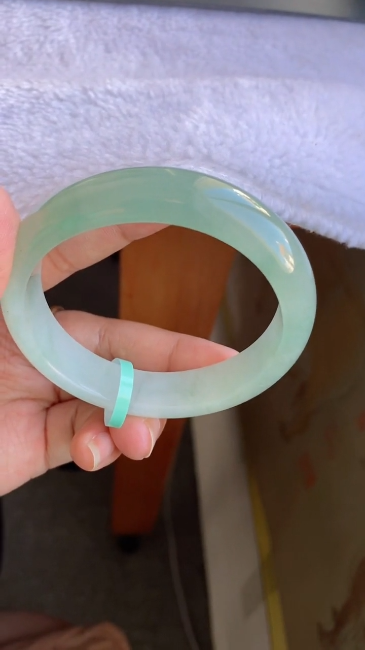 未镶嵌手镯翡翠（冰透胶浓晴水绿）贵妃5号