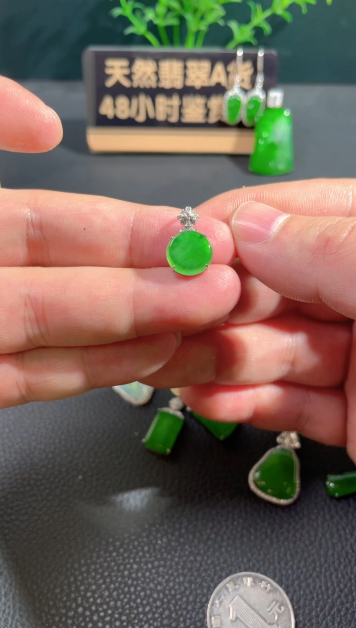 【闪购商品】翡翠颈饰18K金镶嵌翡翠