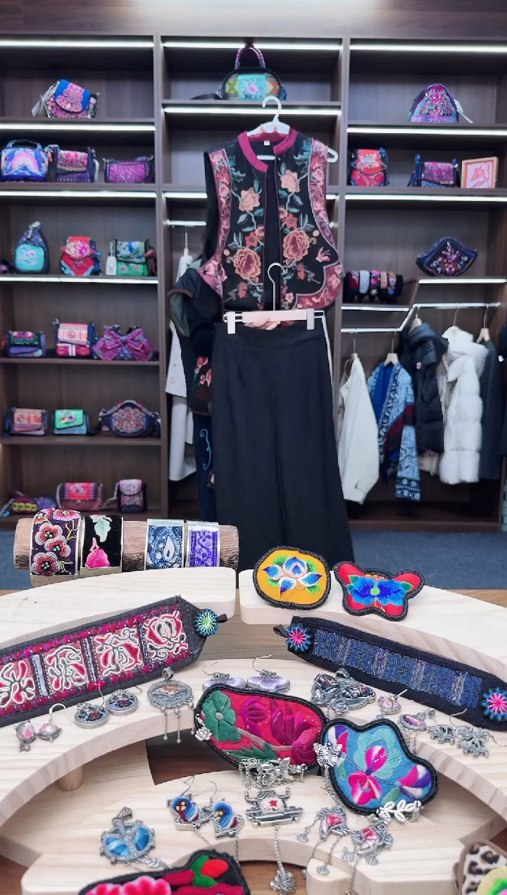 织绣A129蒙阿苏苗绣传承店