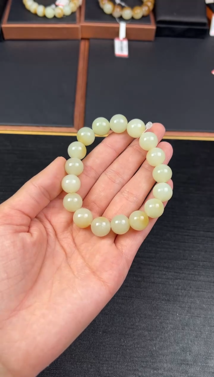 【闪购商品】和田玉手串未镶嵌若羌微色差卡12