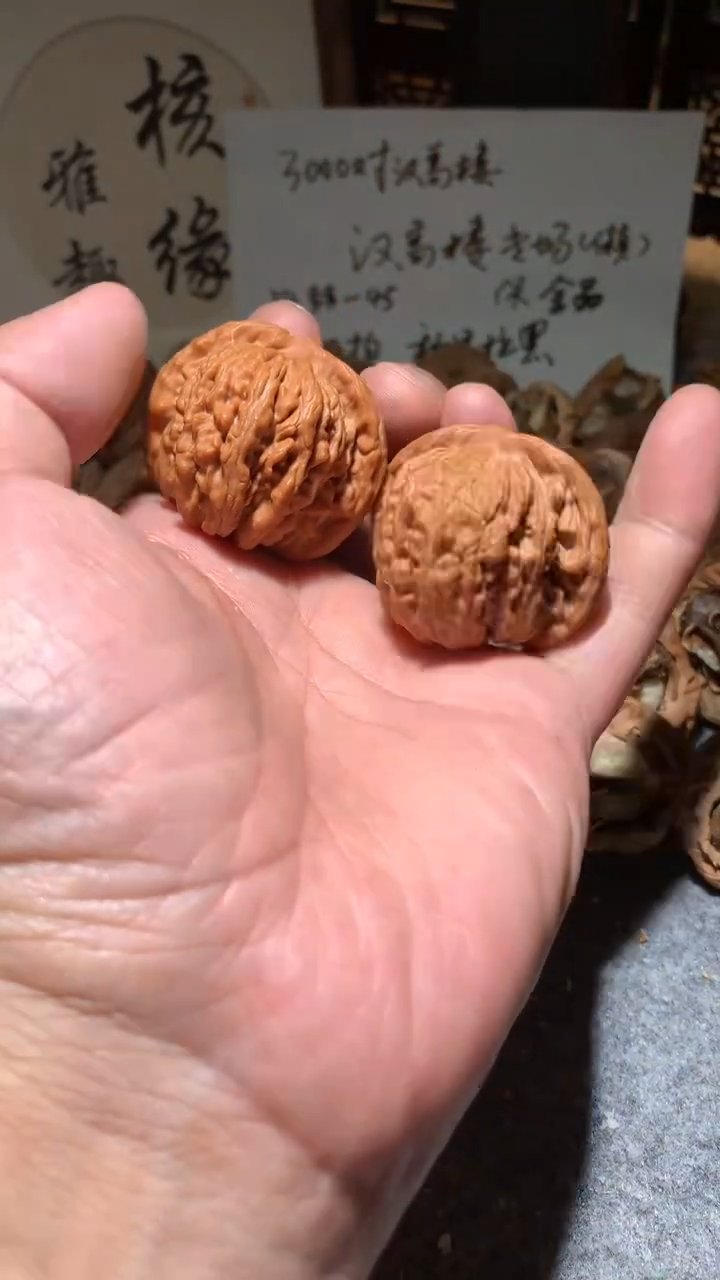 文玩核桃把件【核缘雅趣】42左右汉高楼，同尺寸随机发