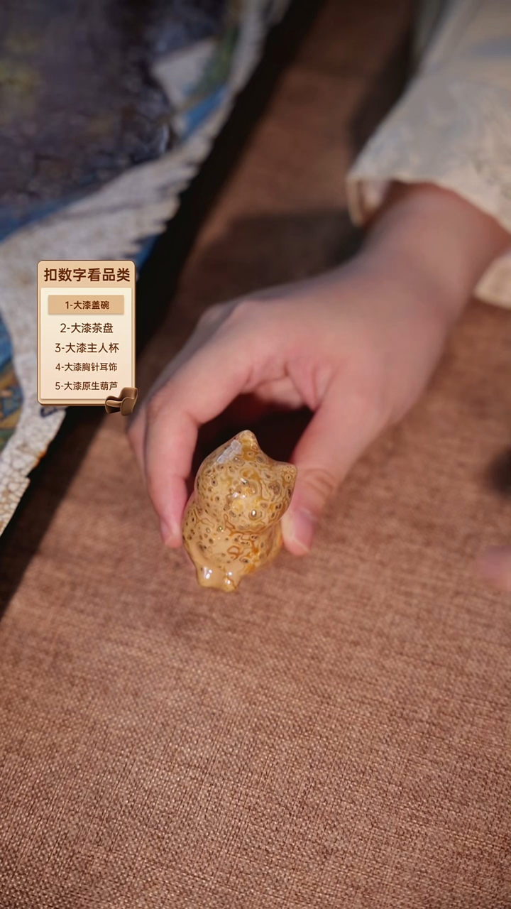 天然大漆螺钿坐猫摆件
