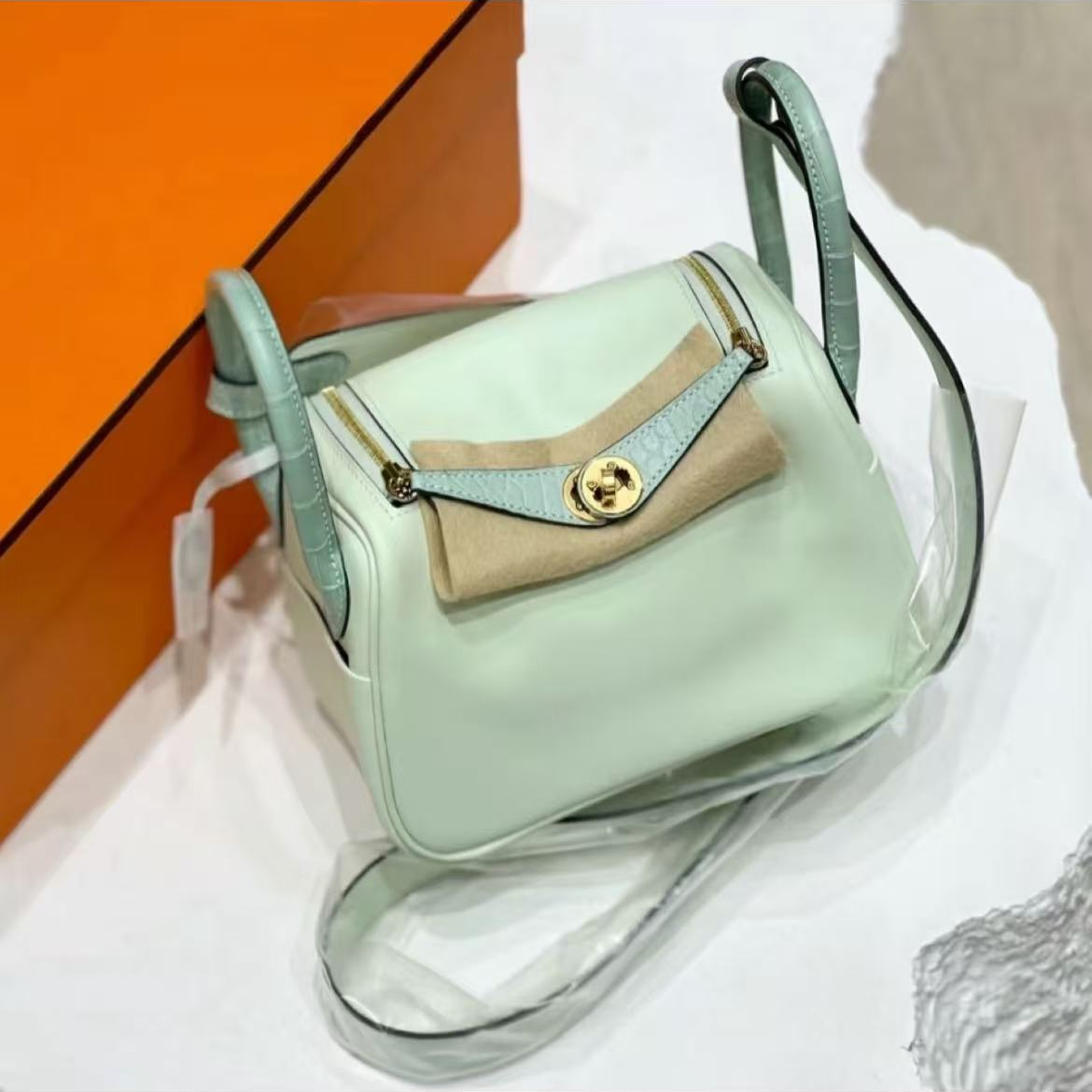 99新 Hermes/爱马仕 minilindy薄荷绿金扣s皮U刻