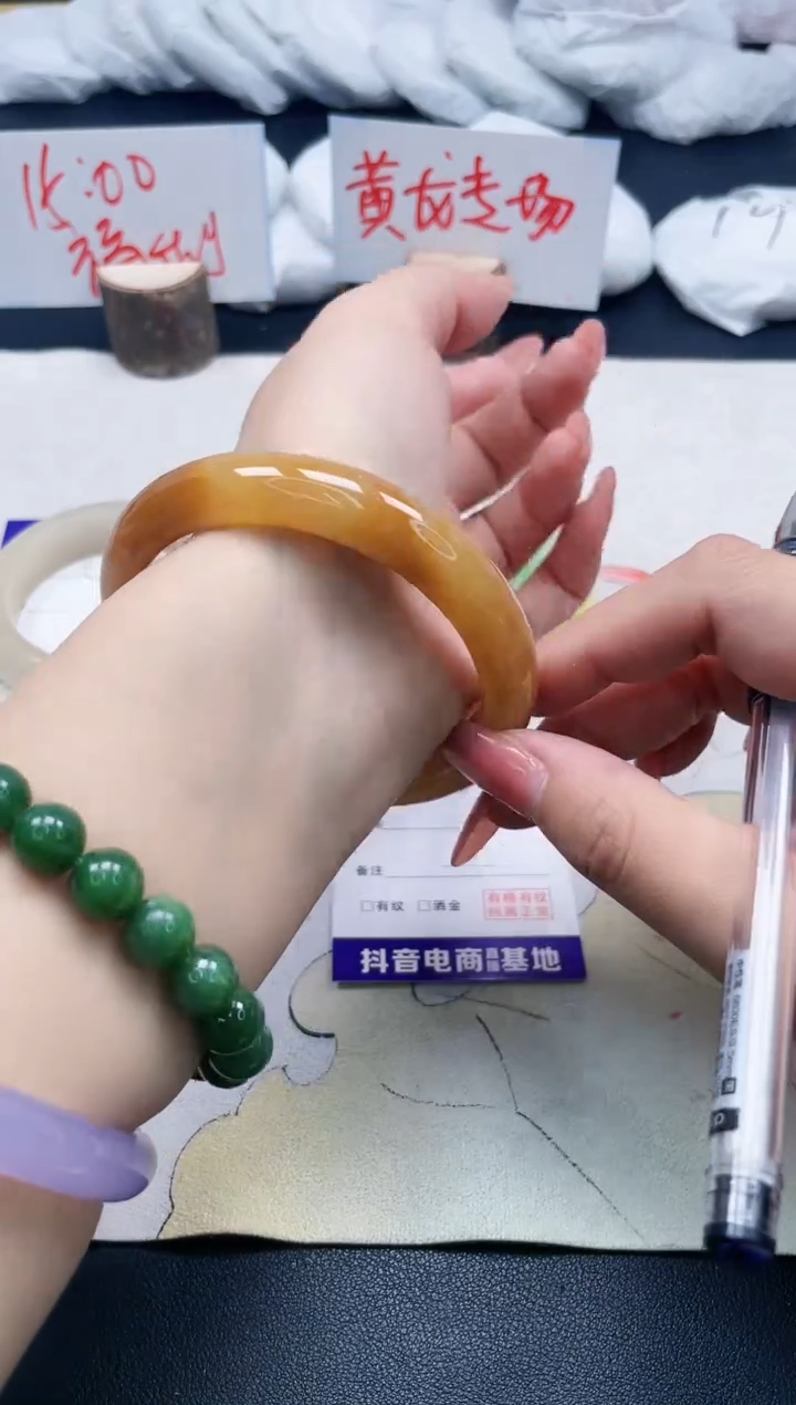 【闪购商品】石英质玉手镯未镶嵌448/61