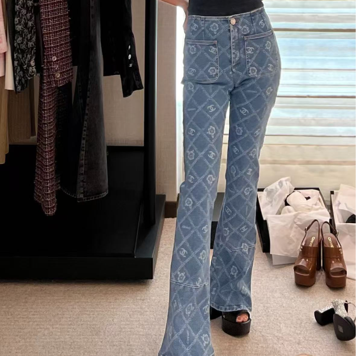 99新 Chanel/香奈儿 34码23A蓝色山茶花微喇牛仔裤