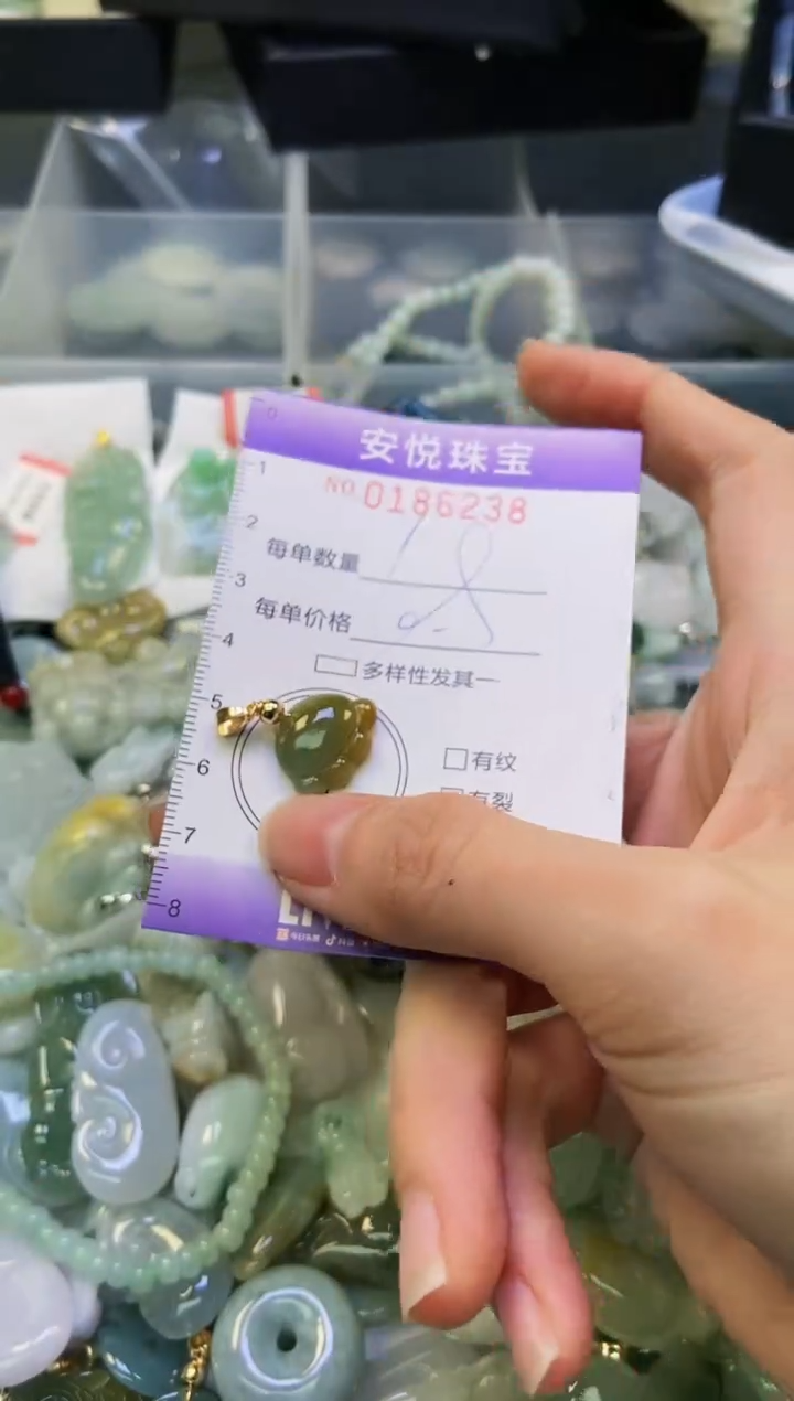 翡翠未镶嵌颈饰闪购0186238