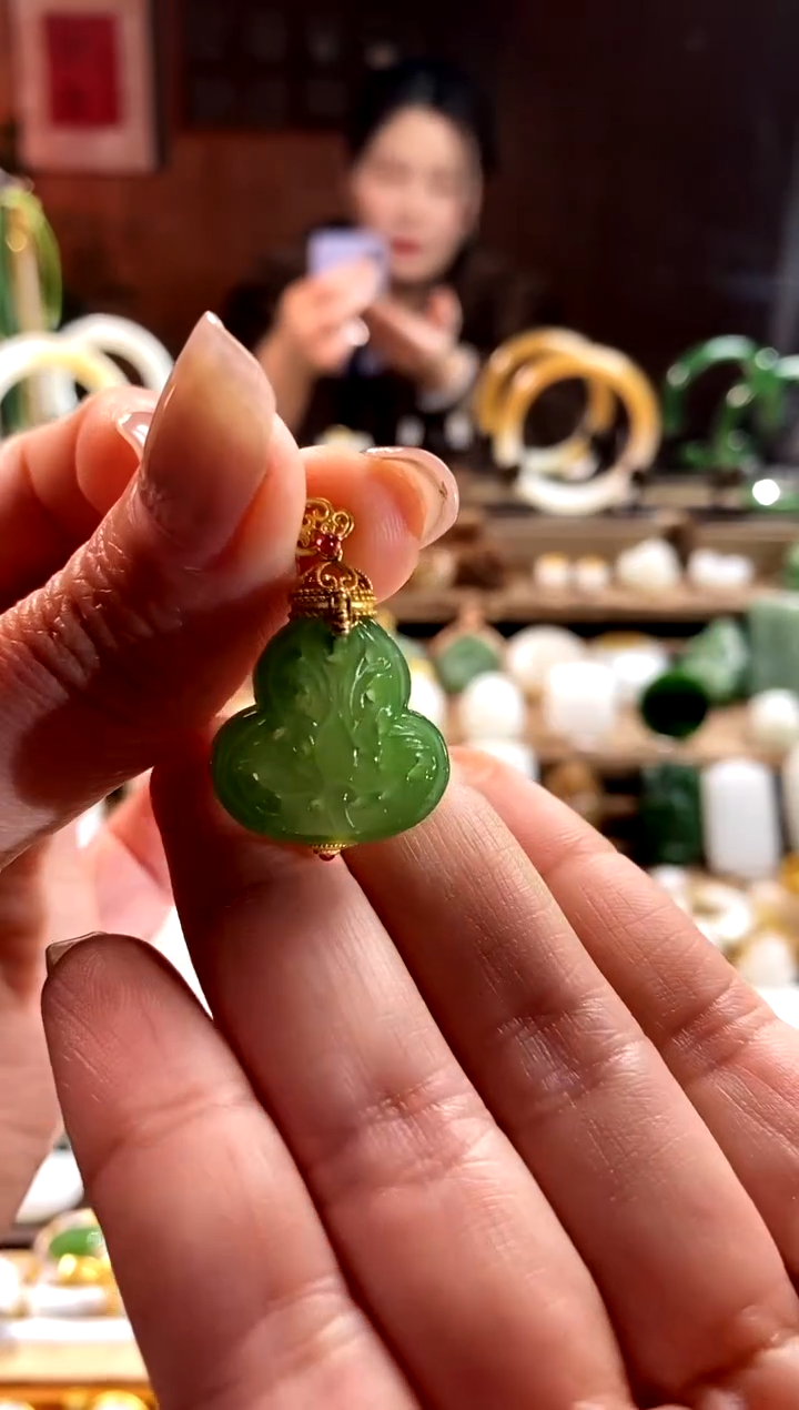 【闪购商品】和田玉吊坠18K金镶嵌.