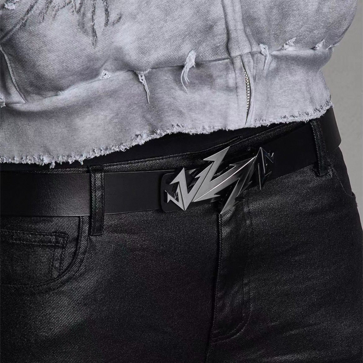 【VAKA TYPESHYT】金属合金镀银扣头黑色真皮压纹牛皮皮带