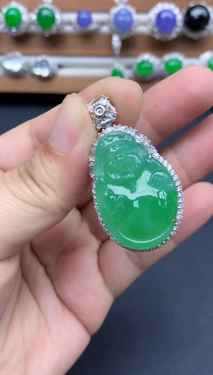 颈饰18K金镶嵌翡翠680-中国好珍宝