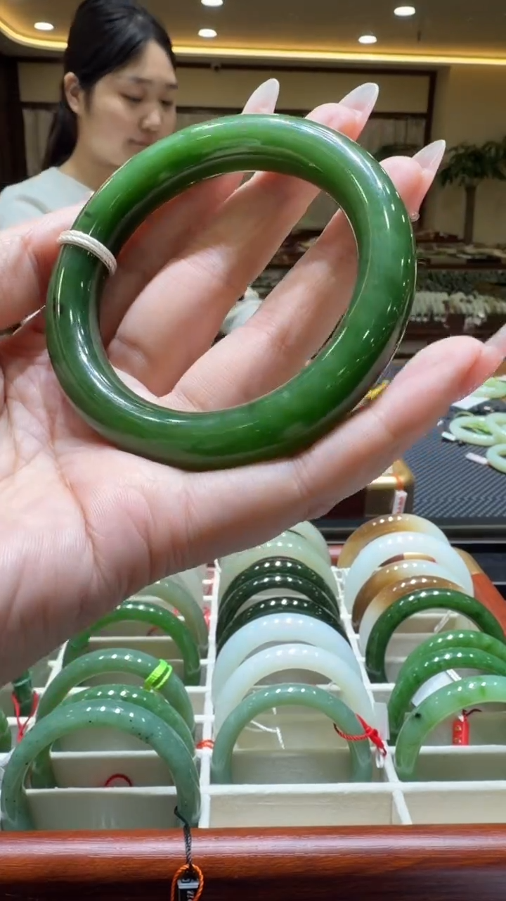 颈饰未镶嵌和田玉手镯55