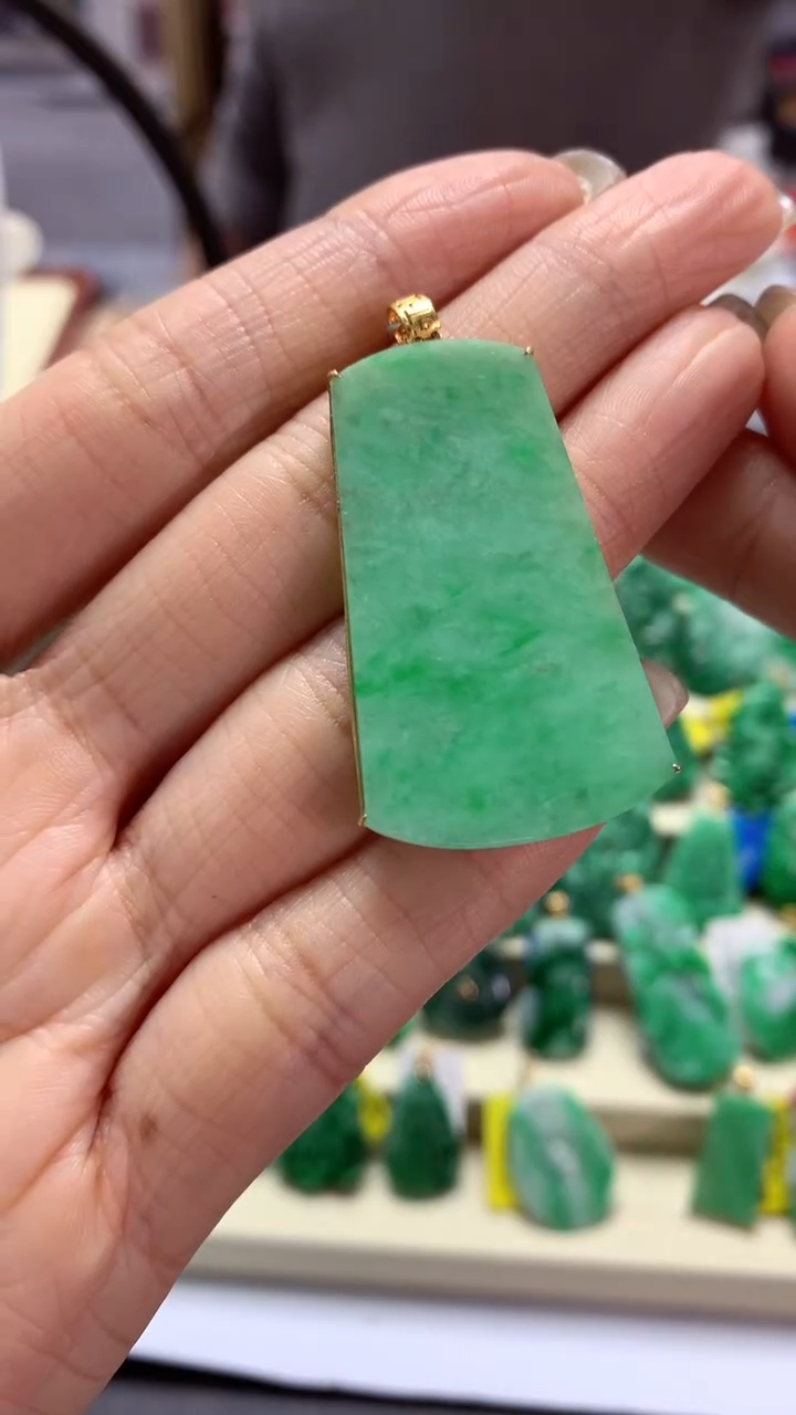 【闪购商品】翡翠吊坠(不含链)18K金镶嵌挂件