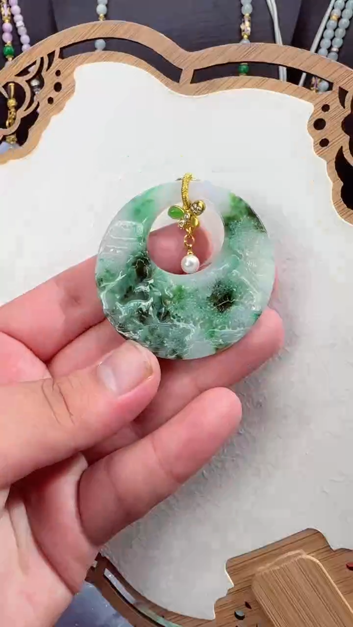 翡翠未镶嵌颈饰吊坠