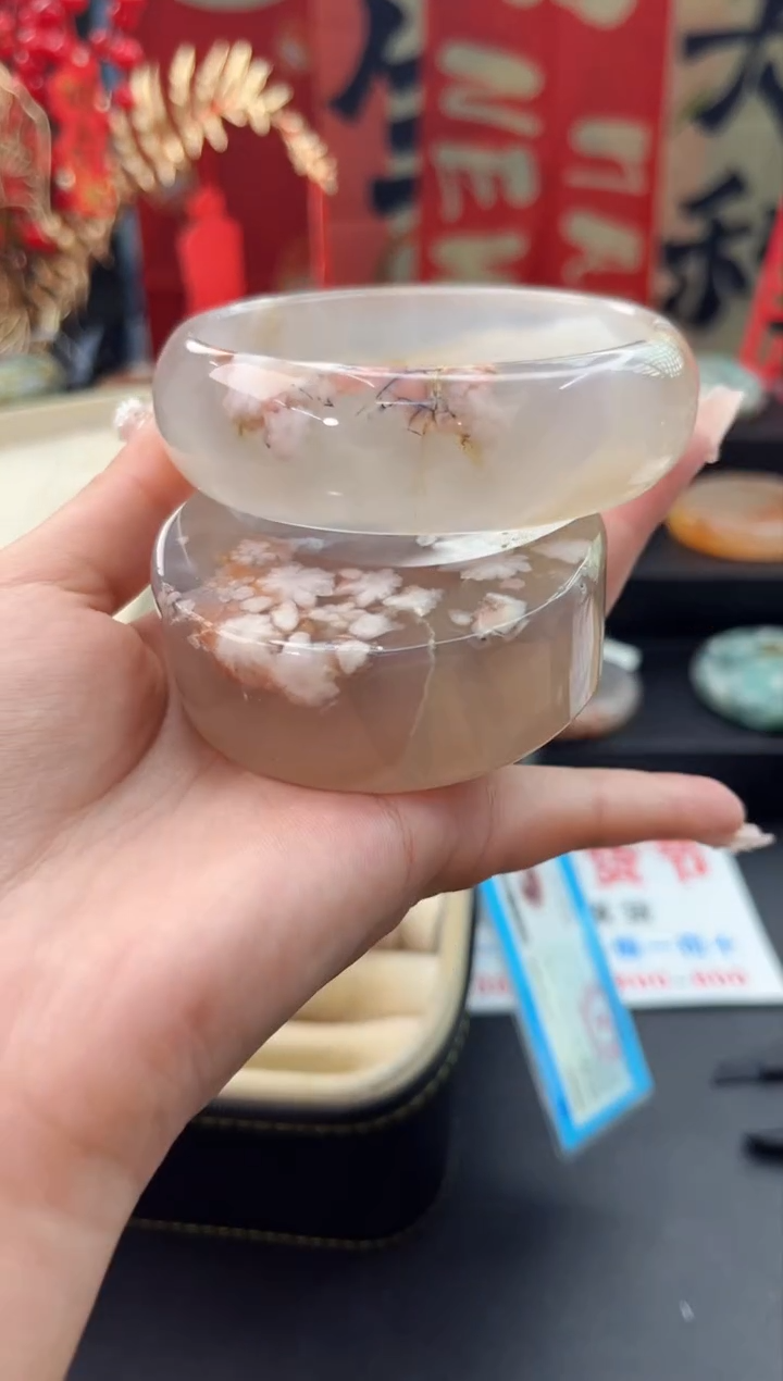 【闪购商品】石英质玉手镯未镶嵌赠送镯心（67圈口）