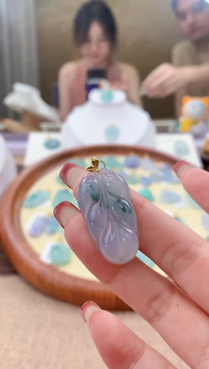 翡翠18K金镶嵌颈饰天然A货翡翠挂件