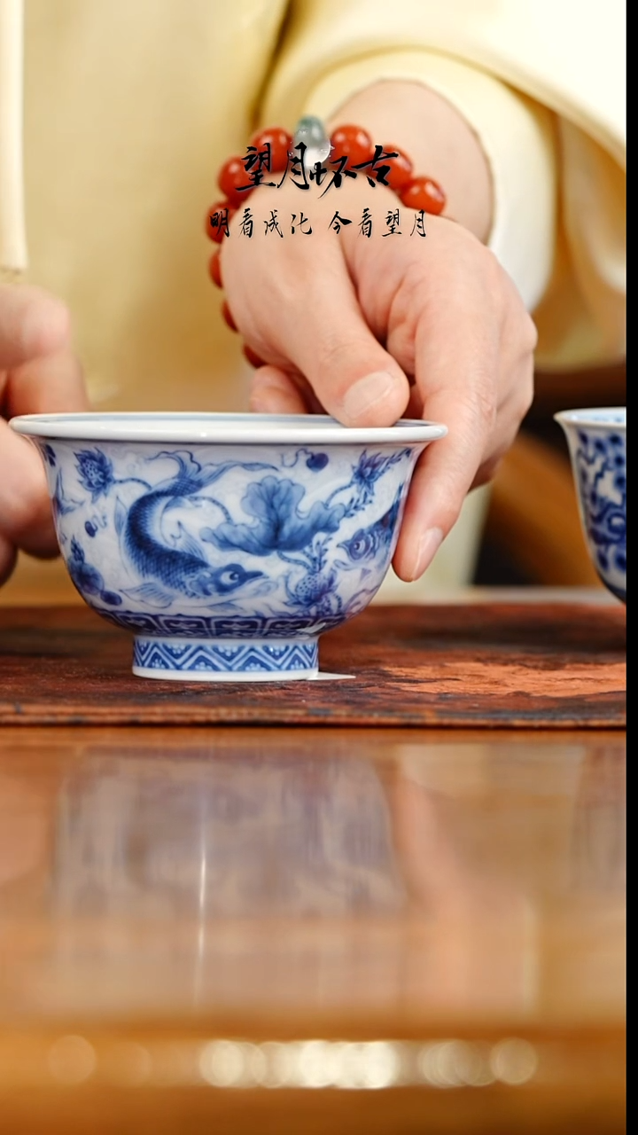 5号望月怀古青花鱼压手杯