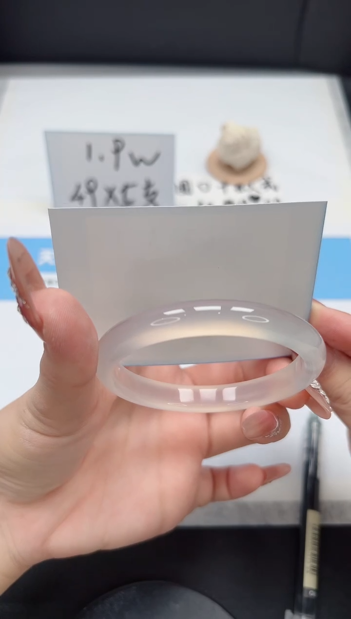 【闪购商品】石英质玉手镯未镶嵌89/58.8荔枝