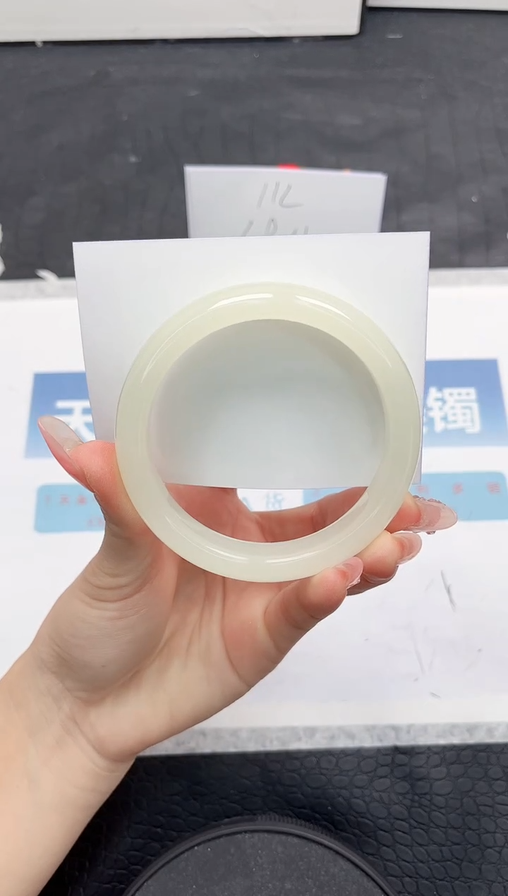 【闪购商品】石英质玉手镯未镶嵌201-60.3