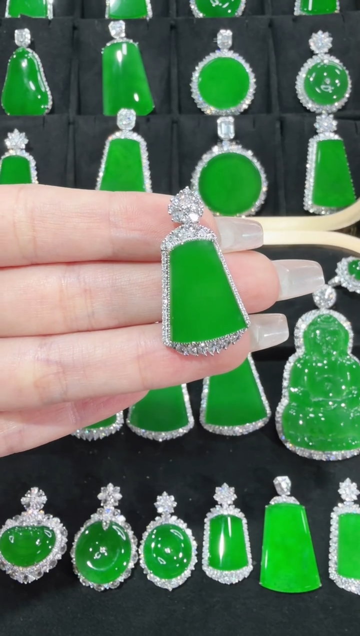 颈饰18K金镶嵌翡翠无事牌天然A货翡翠72h鉴赏期