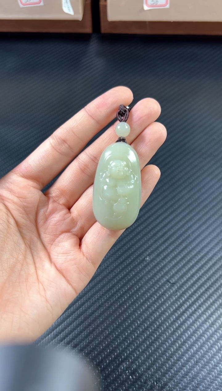 吊坠(赠链)未镶嵌和田玉沙**酒且末微色差迪克兰二细m