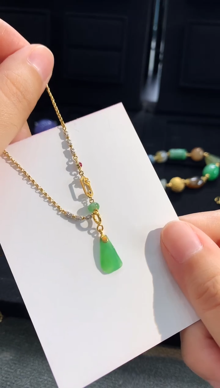 【闪购商品】翡翠吊坠(不含链)18K金镶嵌吊坠