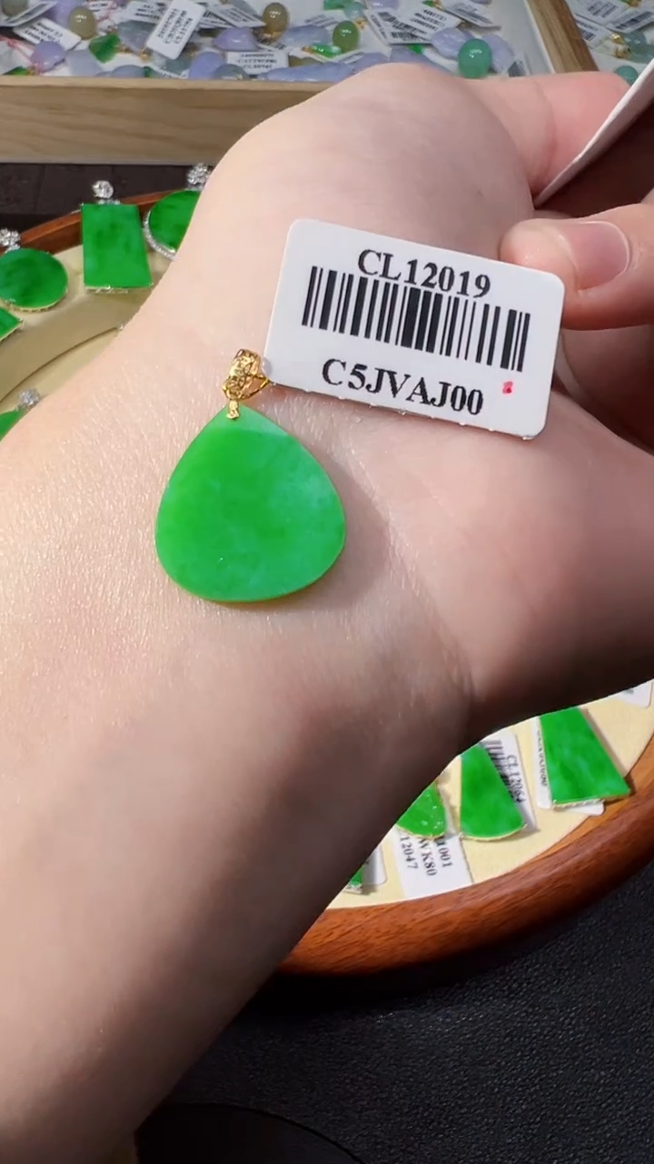 【闪购商品】翡翠颈饰18K金镶嵌我