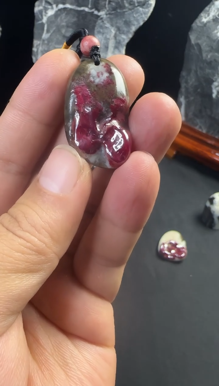 天然辰砂天然朱砂晶体原石吊坠挂件