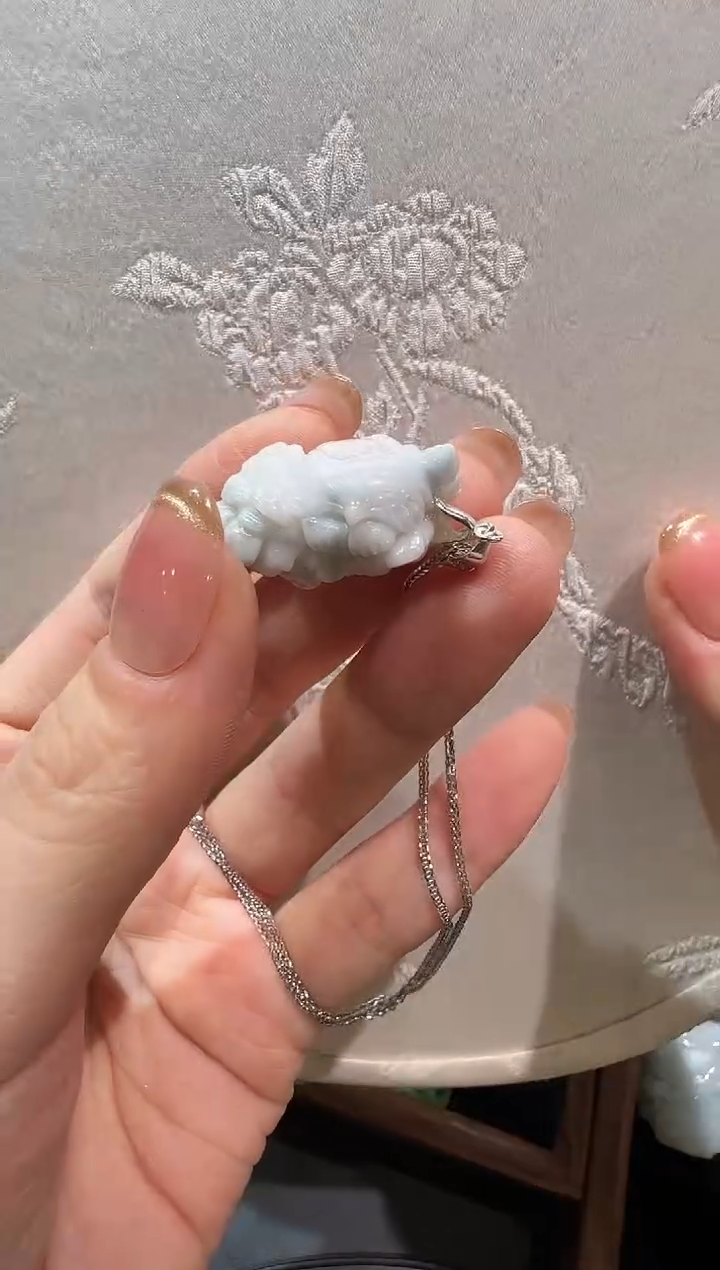 翡翠未镶嵌颈饰国风