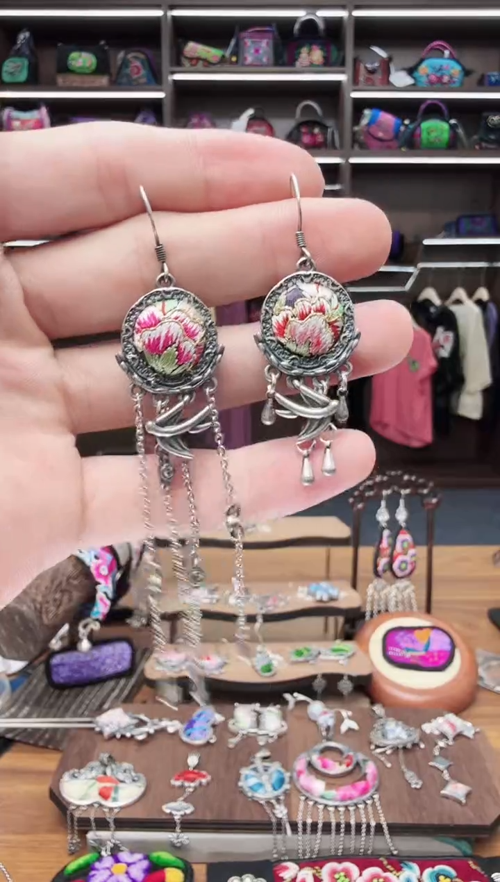 织绣101蒙阿苏苗绣传承旗舰店