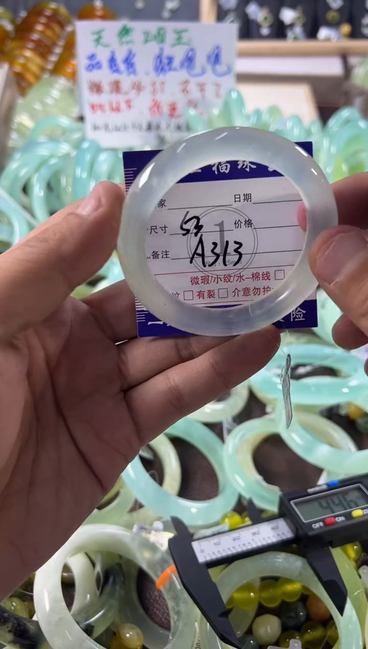 未镶嵌蛇纹石玉手镯1