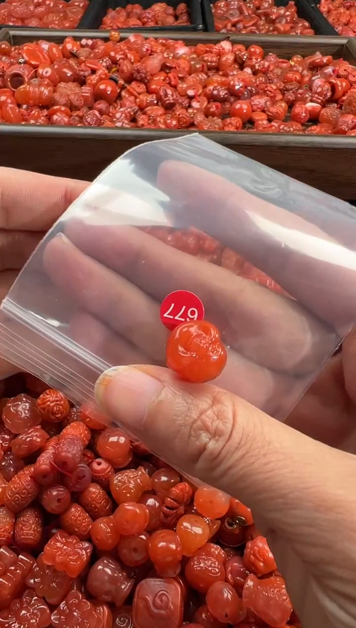 南红玛瑙未镶嵌颈饰1