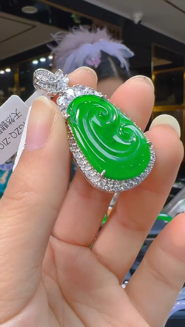 吊坠(赠链)银S925镶嵌翡翠077(多样性发货发其一)