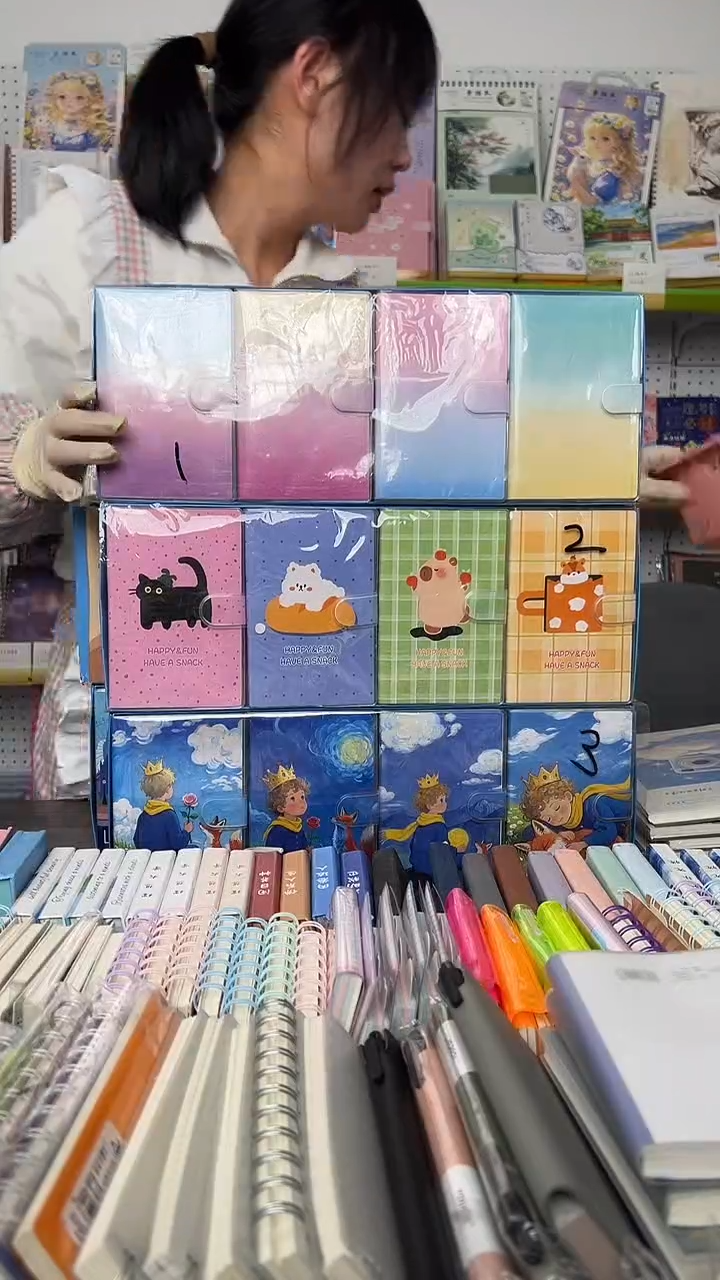 小*星C8      A6 搭扣胶套本 混搭    8本