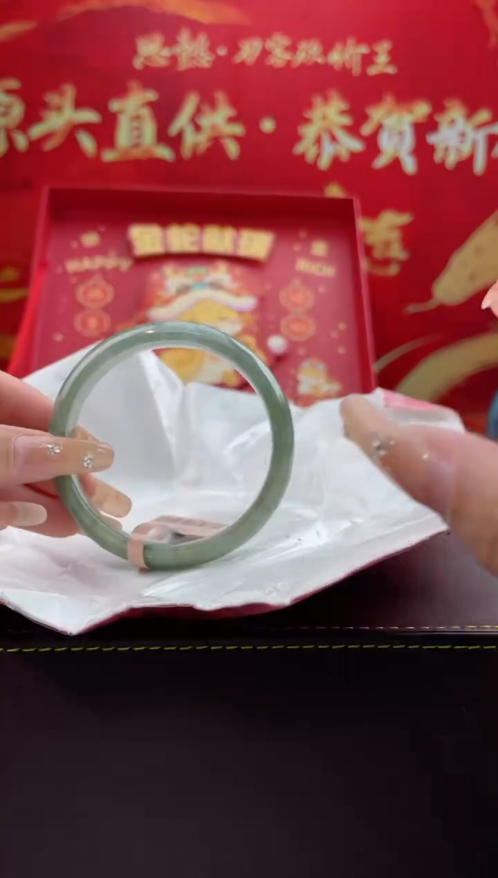 【闪购商品】翡翠手镯未镶嵌10翡翠手镯（微瑕）