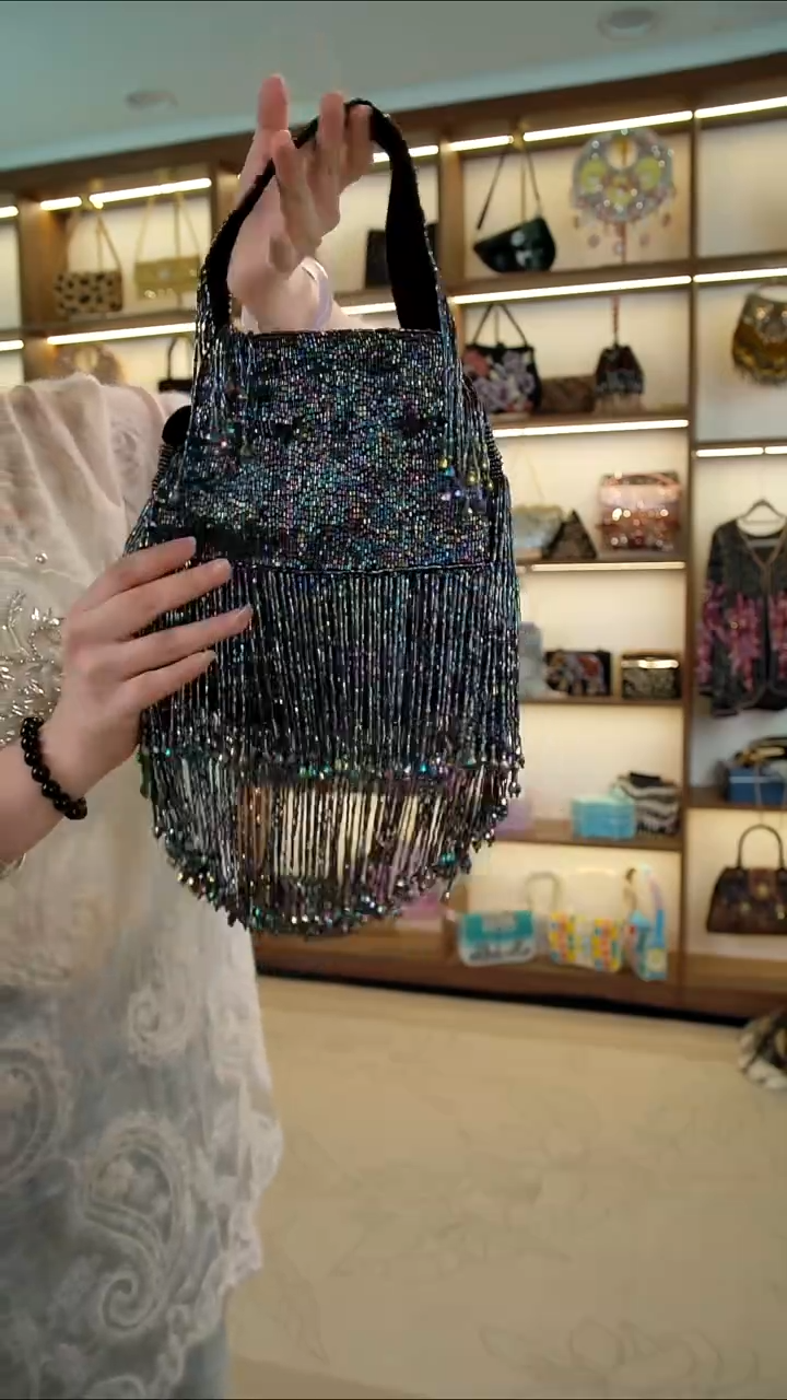 织物83百格汇手工串珠包