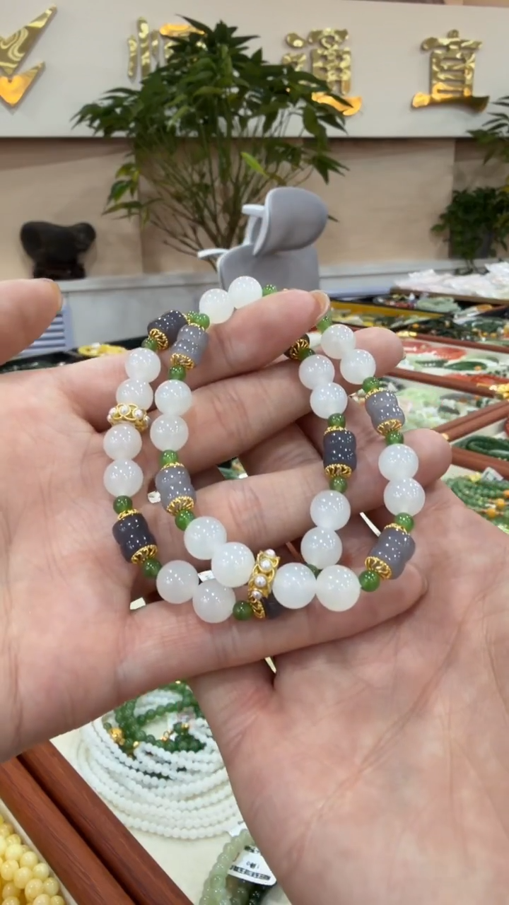 颈饰未镶嵌和田玉手串8mm