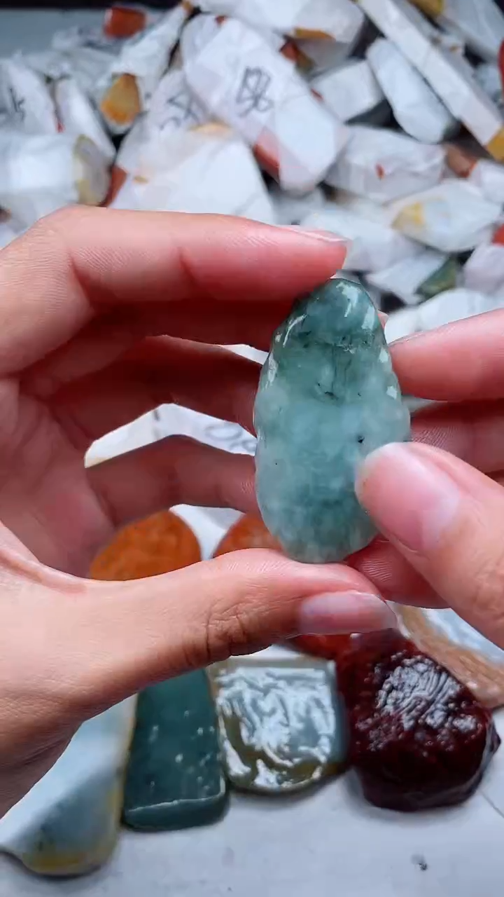 翡翠未镶嵌颈饰翡翠