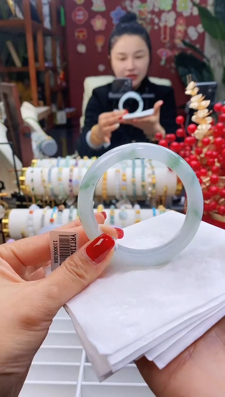 【闪购商品】翡翠手镯未镶嵌71飘花5657/11.0*8.4