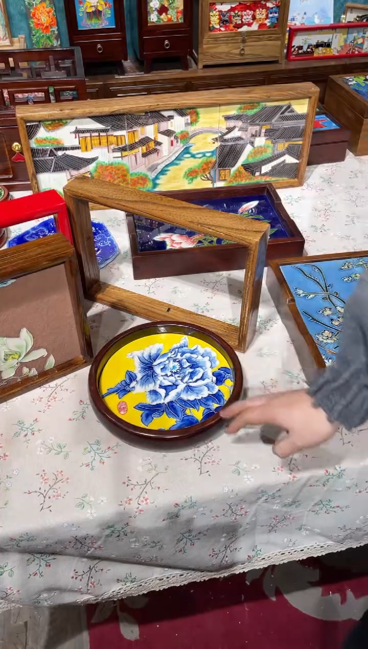 陶瓷一**田福利23*23黄底青花牡丹