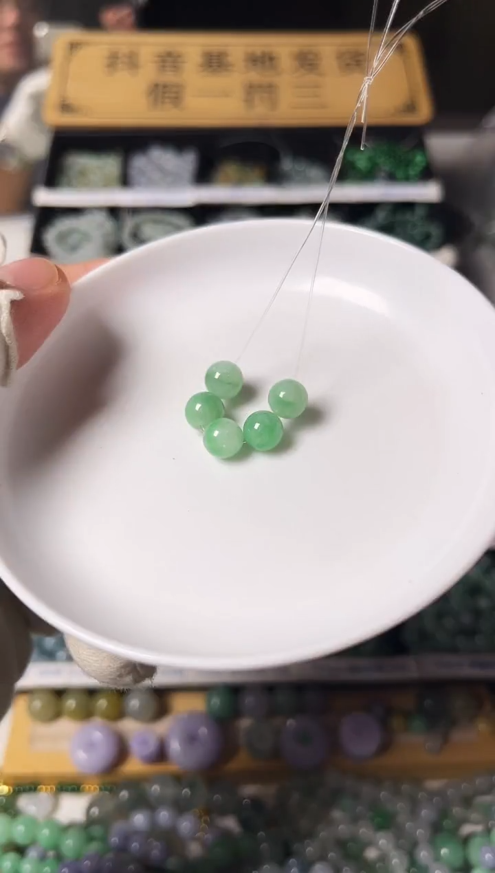 散珠翡翠翡翠5颗 卡7.9 有纹